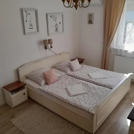 Edina Vintage Vendeghaz *