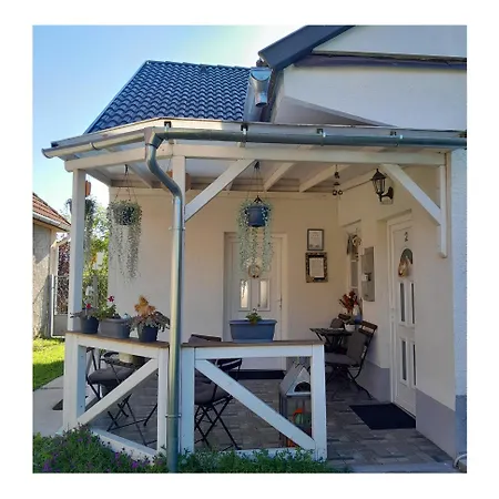 Edina Vintage Vendeghaz Мошонмадьяровар