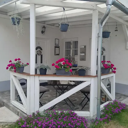 Edina Vintage Vendeghaz * Mosonmagyaróvár